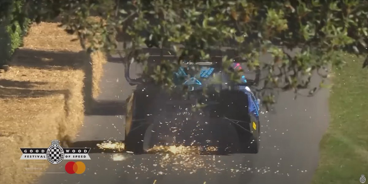 Hier, <a href="/RomainDumas/">Romain Dumas</a> a (littéralement) mis le feu au #GoodwoodFOS ! En ce samedi, il devrait encore être un artificier à suivre.

🔴 Le direct commenté en Français, c'est par ici : youtube.com/watch?v=Bjs_bP…

#FOS