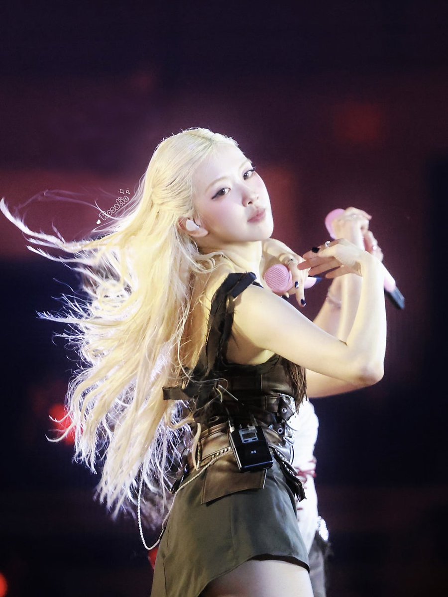 lishirose96's tweet photo. #ROSÉ #로제 https://t.co/TMTrgJd9KF