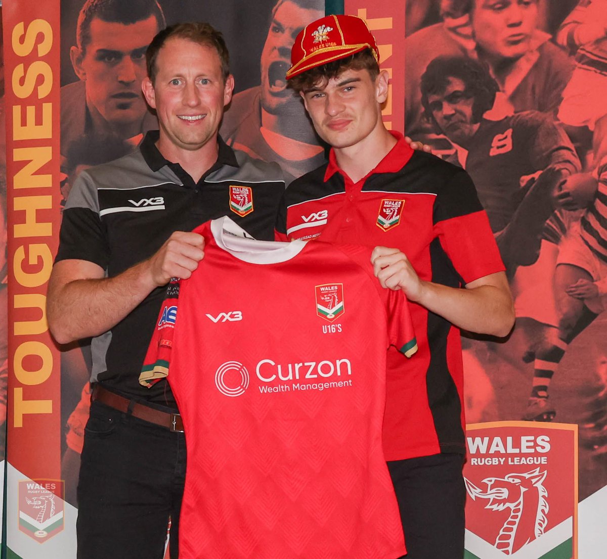 Congratulations and best of luck to Harry Wrigglesworth, who will play for <a href="/WalesRugbyL/">Wales Rugby League</a> U16’s v England in a 4 Nations decider in Widnes this afternoon! 🏴󠁧󠁢󠁷󠁬󠁳󠁿🏴󠁧󠁢󠁥󠁮󠁧󠁿💥 <a href="/CarmQuinsRFC/">Carmarthen Quins RFC</a> <a href="/AllWalesSport/">All Wales Sport</a> <a href="/CQuinsMandJ/">Carmarthen Quins Mini and Juniors</a> 
youtube.com/live/XyxeYcS6b…

wrl.wales/wales-looking-…