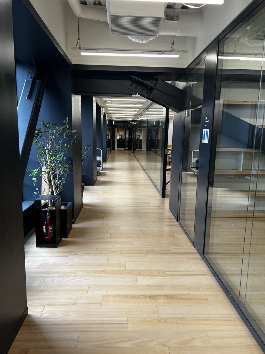 武蔵美の市ヶ谷キャンパス。
めちゃくちゃ綺麗で、スペースいっぱいある。

卒業生はイベントやワークショップの場として使用出来るそうな。

これは活用せねば！