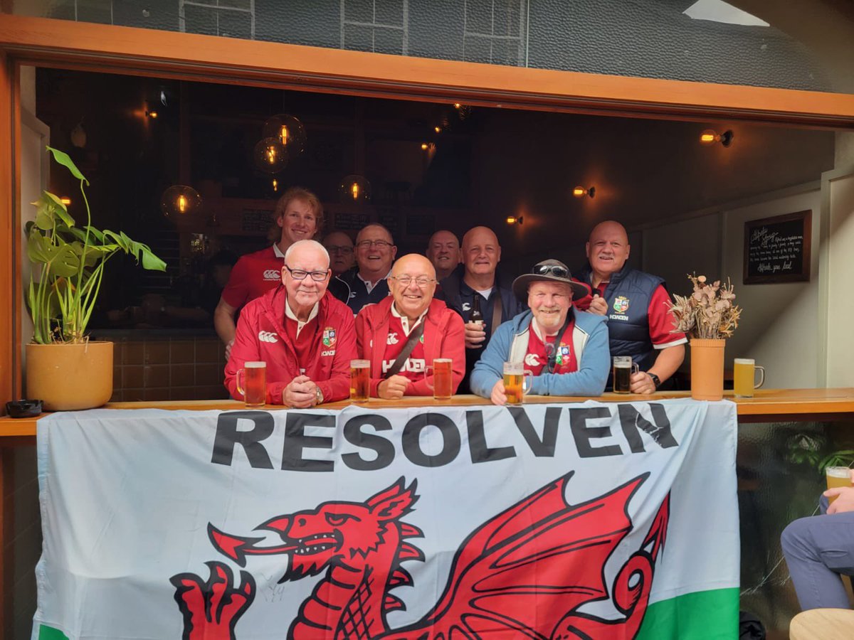 Seems the boys are well up for the game today.  No injuries hoping for a full twenty Pinter 😉🍻🍺🍻🍺💙🖤❤️