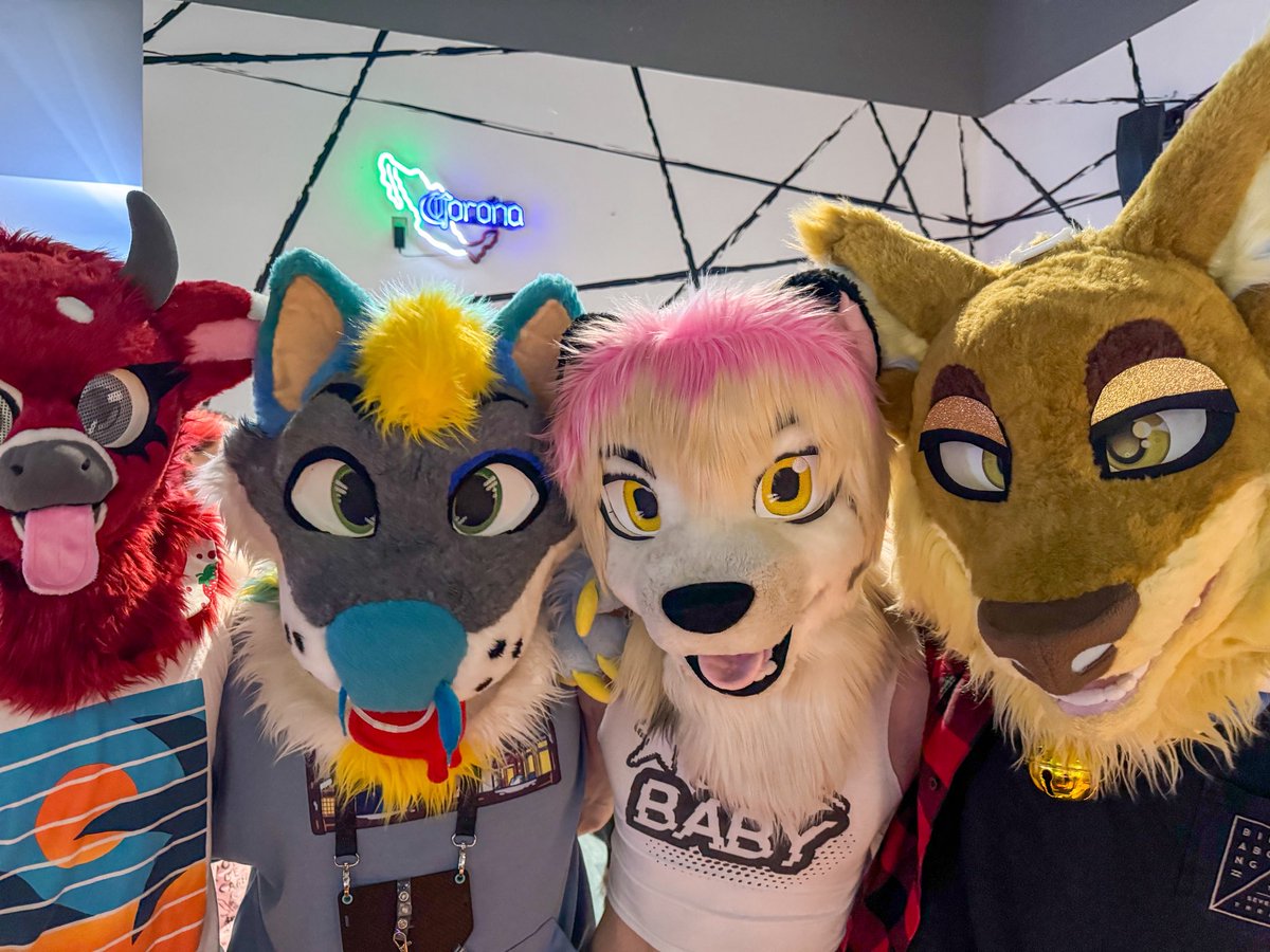 Bullet_Woof's tweet image. Happy Friday :3