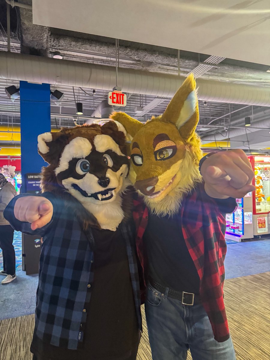 Bullet_Woof's tweet image. Happy Friday :3