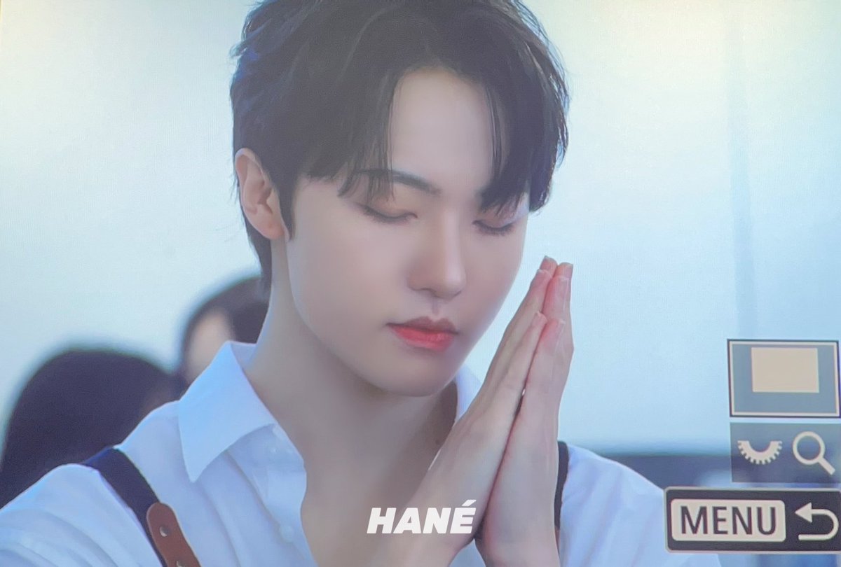 250712 pre

카페알바생이 너무 잘생겼어요🥺🥺

#xikers #싸이커스 #정훈 #JUNGHOON