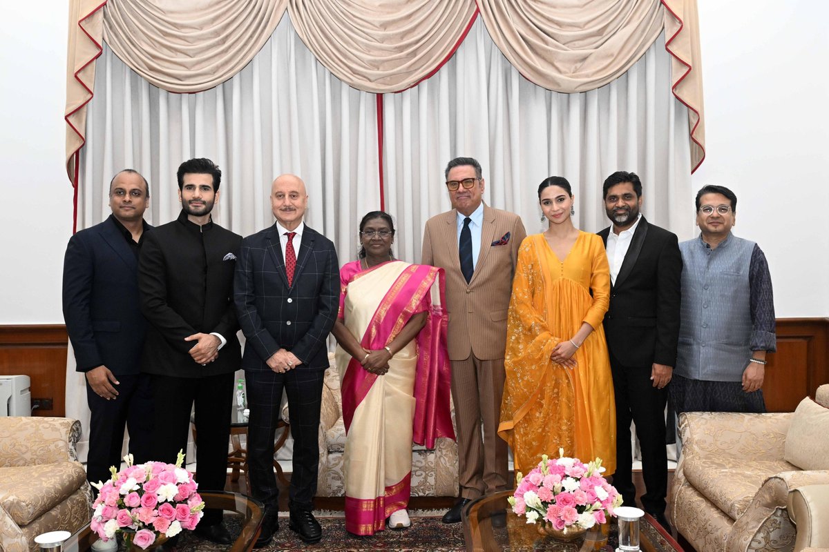 tellychakkar's tweet image. A proud moment in Delhi today as Tanvi The Great was screened in the presence of the President of India.
Karan Tacker, Anupam Kher, and Boman Irani came together to share their labour of love with the nation’s highest office.
#tanvithegreat #karantacker #bomairani #anupamkher