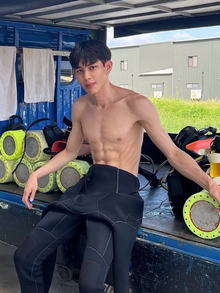 ซิกแพคเป็นลูกเห็นแล้วเสียวอยากเลียให้แตก
กดไปดู s.shopee.co.th/3VZD97PX0r