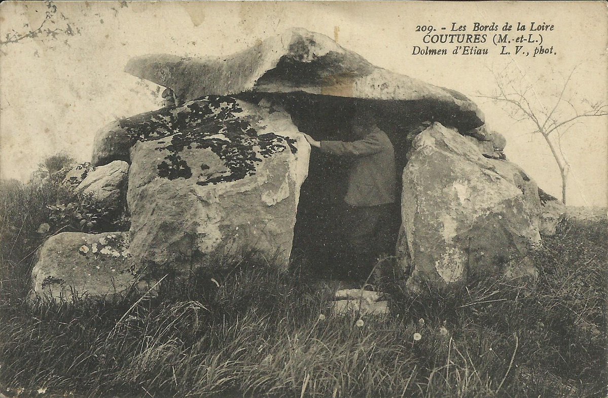 PhilWat09037421's tweet image. The dolmen of Etiau in Coutures (Maine-et-Loire) is unusual; the sides are formed by two natural boulders to which a 3.5x3m capstone and a terminal slab have been added. Two smaller stones at the front may be from a portal entrance.