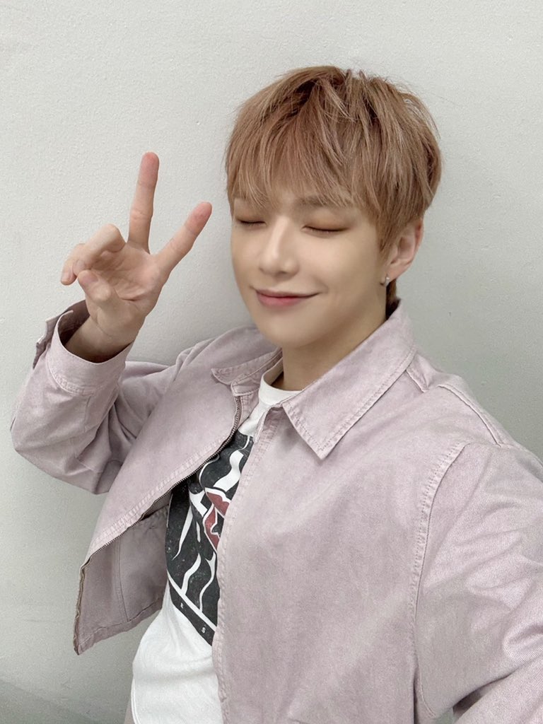 [📸] 250712 <제이제이뮤즈 팬사인회> 완료🩷

#강다니엘 #KANGDANIEL
#Glow_to_Haze #Episode