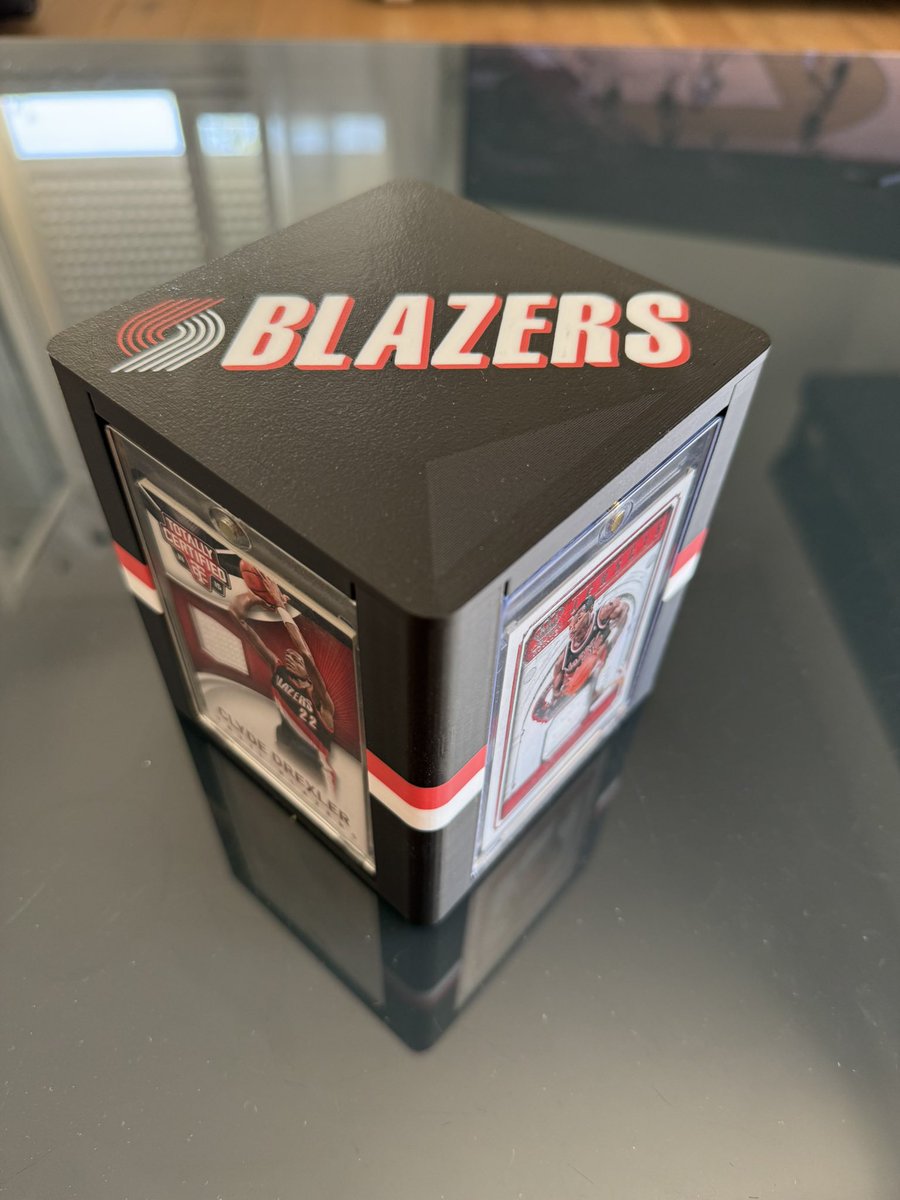 FatCobra_77's tweet image. #cardsaddict réception de la création d’atelier3dac, cette magnifique boîte pour magnetics custom 🔥🔥🔥. Peut contenir 8 magnetics + 4 en façade, le couvercle est aimanté , le créateur est à l’écoute et personnalise le produit comme vous voulez. 💣💣💣 @atelier3dac sur insta.