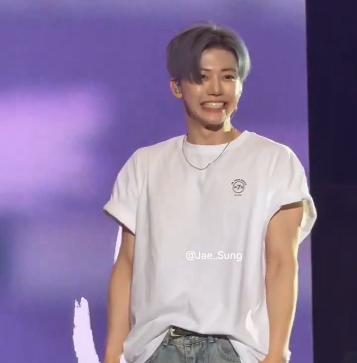 i love when jaemin goes ‘😬’ SO CUTE