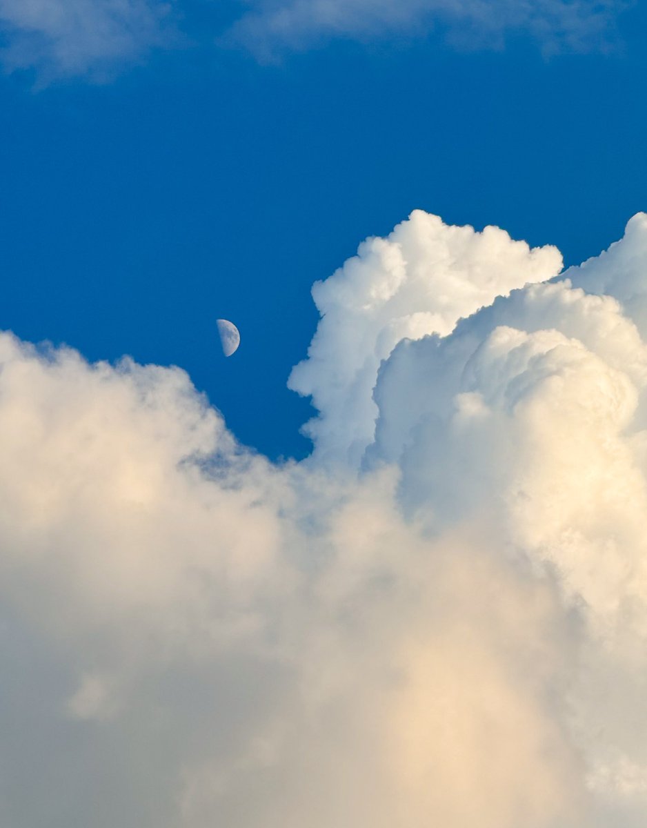 7월은 하늘에서 놀라운 일들이 자주 벌어진다