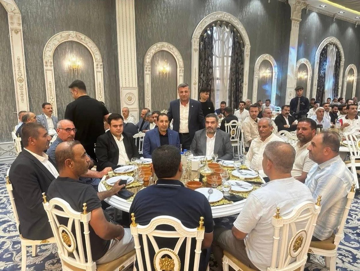 EyyubiyeMhp's tweet photo. 1🔽İl Başkanımız Sn @mgmahmutgunes Ülkü ocakları il başkanımız Sn @EnesYilmaz0663 İl Taşkilat başkanımız Sn @bakirbostanci İl başkan yardımcılarımı İlçe Teşkilat Başkanımız Sn @Abdullahmhp6363 ilçe teşkilatımız

MHP EYYUBİYE İLÇE BAŞKANI 
@HatipogluSuphi https://t.co/njTo4xpEbi
