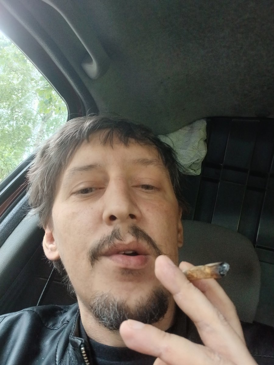 Tu aizbrauc pie ĢĀ Dubultos un satiec Eduardiņu. 3 dienu tusiņš var sākties. 😂