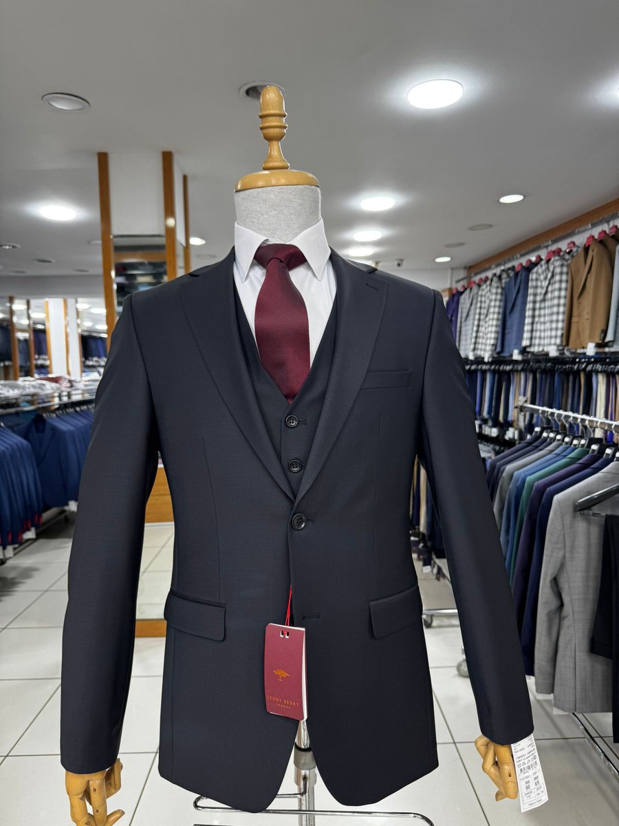 BoboWamboiKuria's tweet image. Teddy berry London suits 38000/=
Sizes 46-58
100% Wool
Slim fit
Delivery countrywide
Call or Whatsapp 0734754485