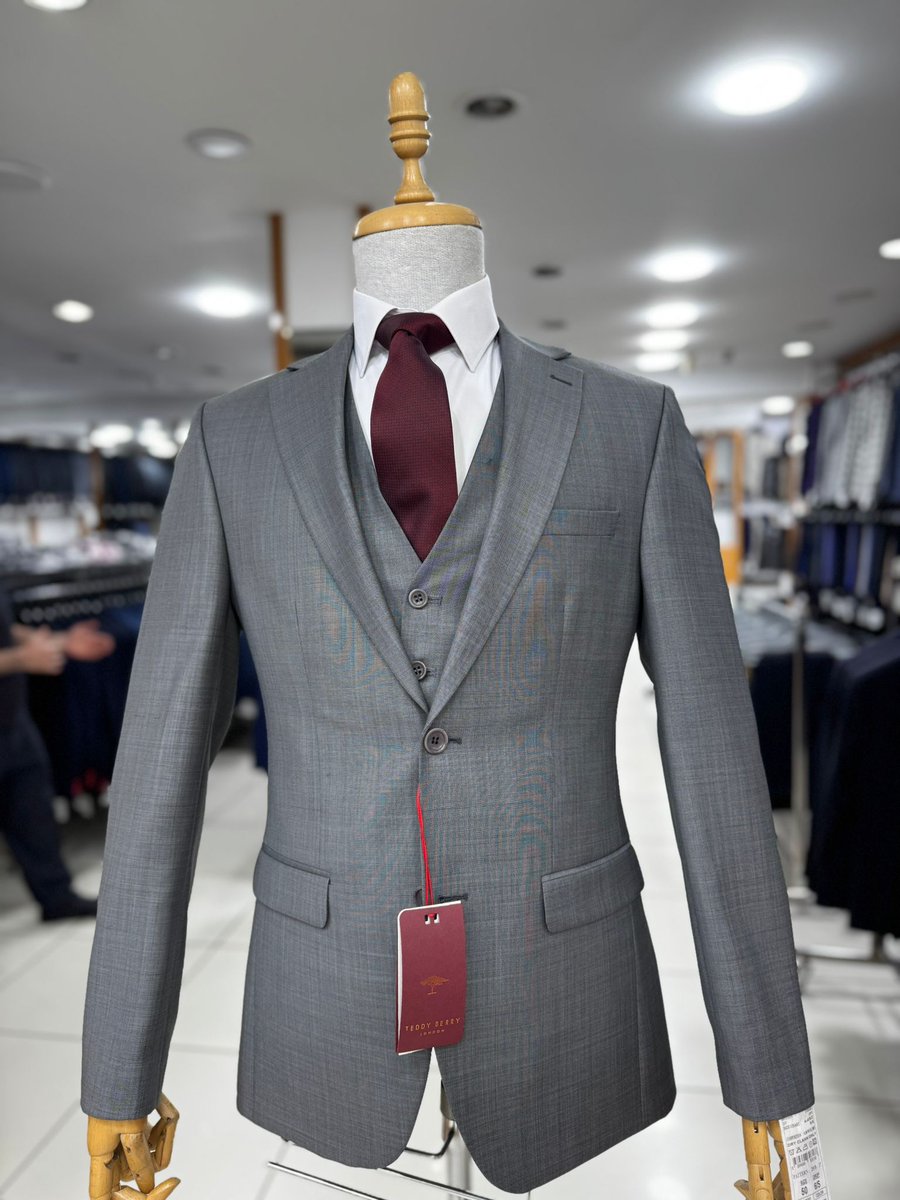 BoboWamboiKuria's tweet image. Teddy berry London suits 38000/=
Sizes 46-58
100% Wool
Slim fit
Delivery countrywide
Call or Whatsapp 0734754485