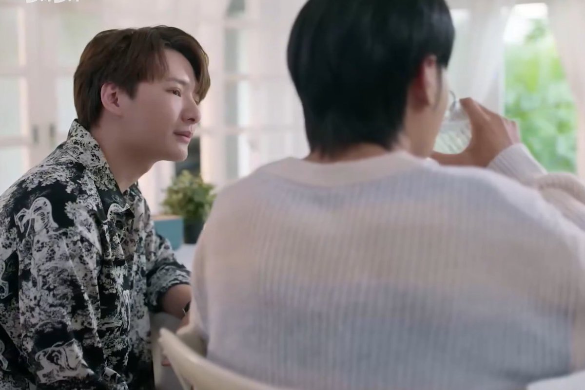 Krist 一害羞就脸红，Singto 在旁边偷笑，这画面太甜了！

#TheExMorningEP9