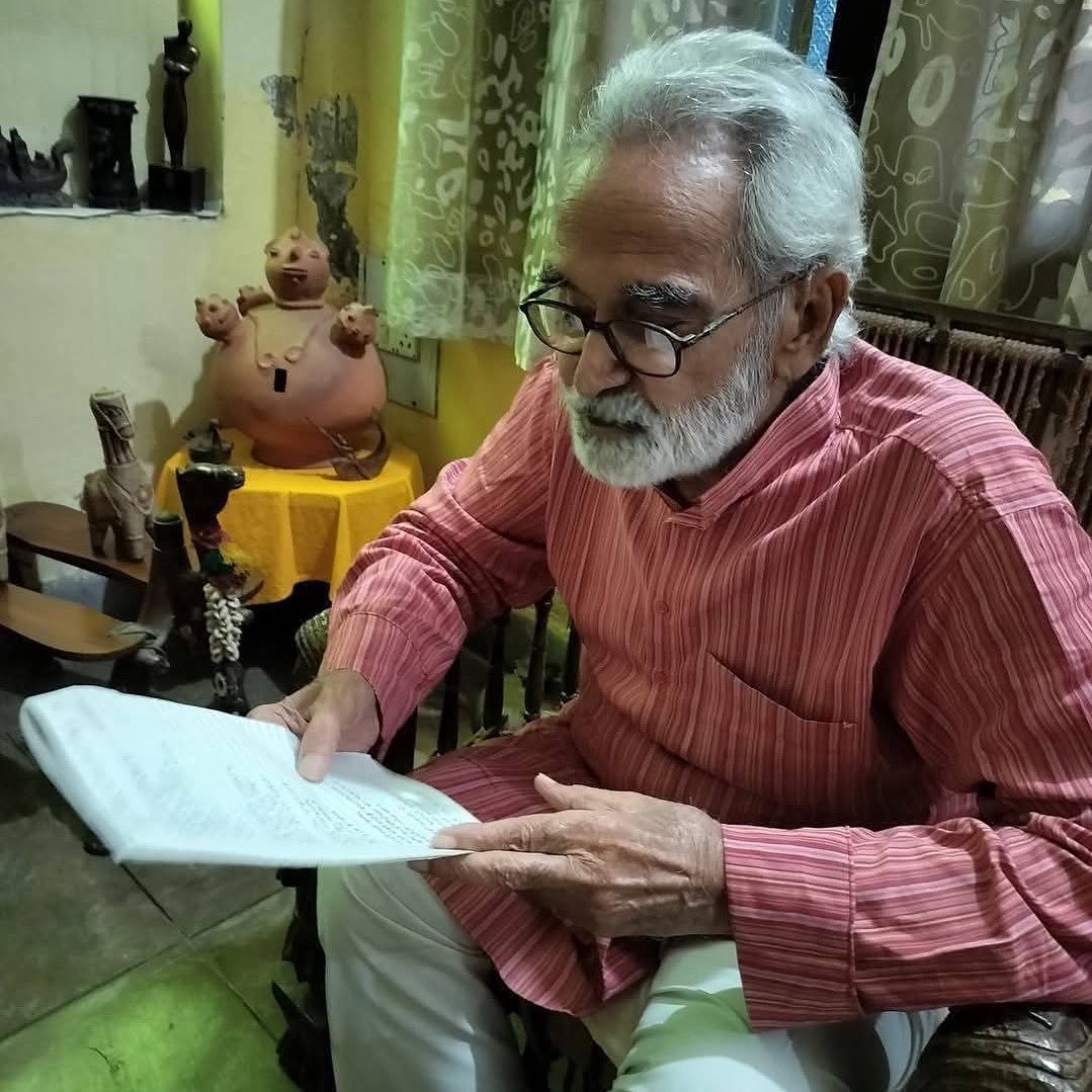 किताबों से घिरे रहने वाले हिंदी भवन की पहचान " अजय भईया " आज नश्वर शरीर त्याग स्वर्ग सिधार गए,भगवान उन्हें अपने श्री चरणों में स्थान दें।

।। भावपूर्ण श्रद्धांजलि ।।