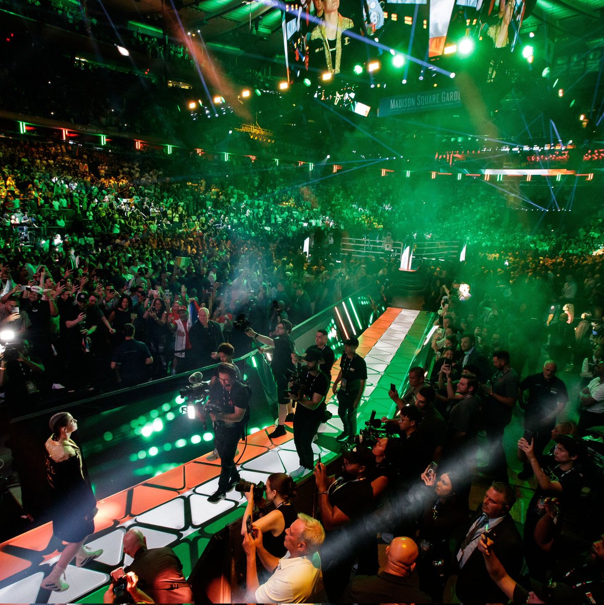 .<a href="/KatieTaylor/">Katie Taylor</a> makes her way to the ring for her trilogy fight with Amanda Serrano 🇮🇪 <a href="/TheGarden/">MSG</a>