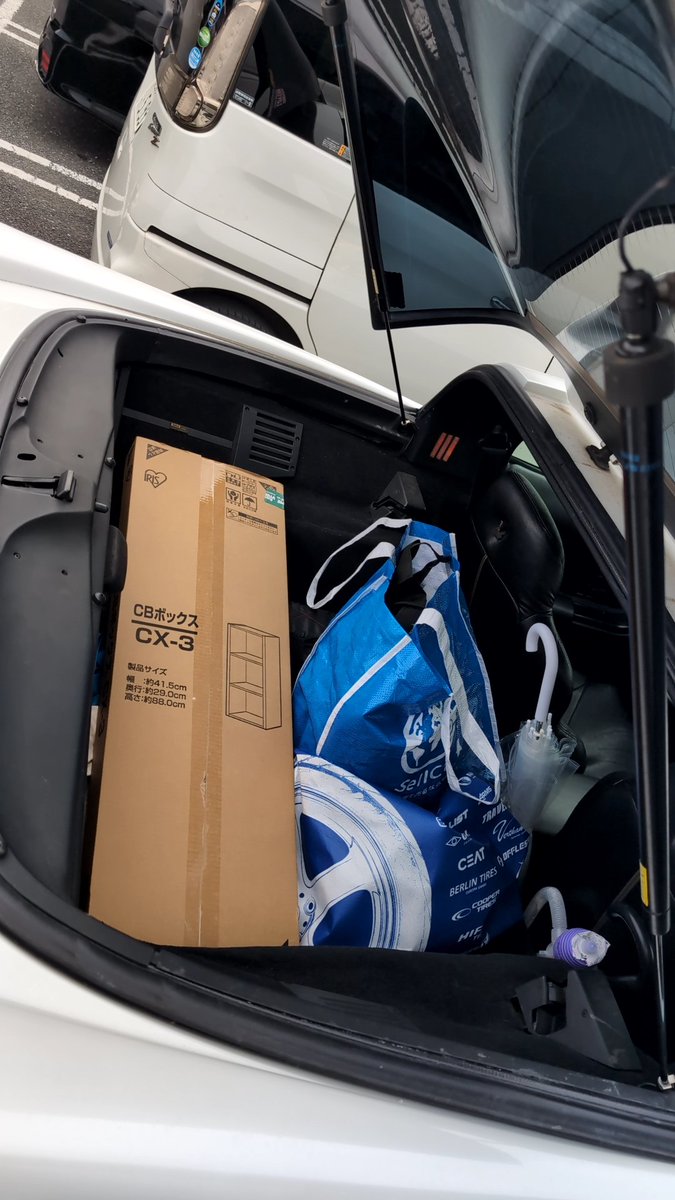 ついに家具を積むようになりました
カラーボックスも横に綺麗に入ります

やはりお買い物ハッチバックなのでは…？