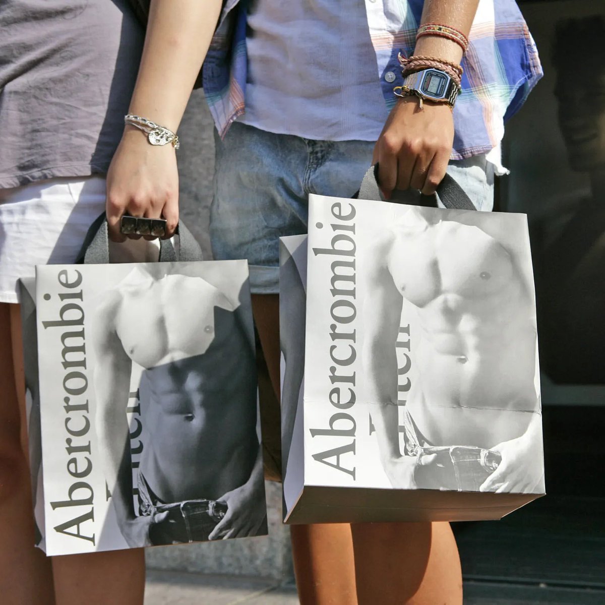 LizBlohan's tweet photo. Ugh I miss when Abercrombie used to put Hot Boys on their Shopping Bags. https://t.co/SeZlK5VpIe