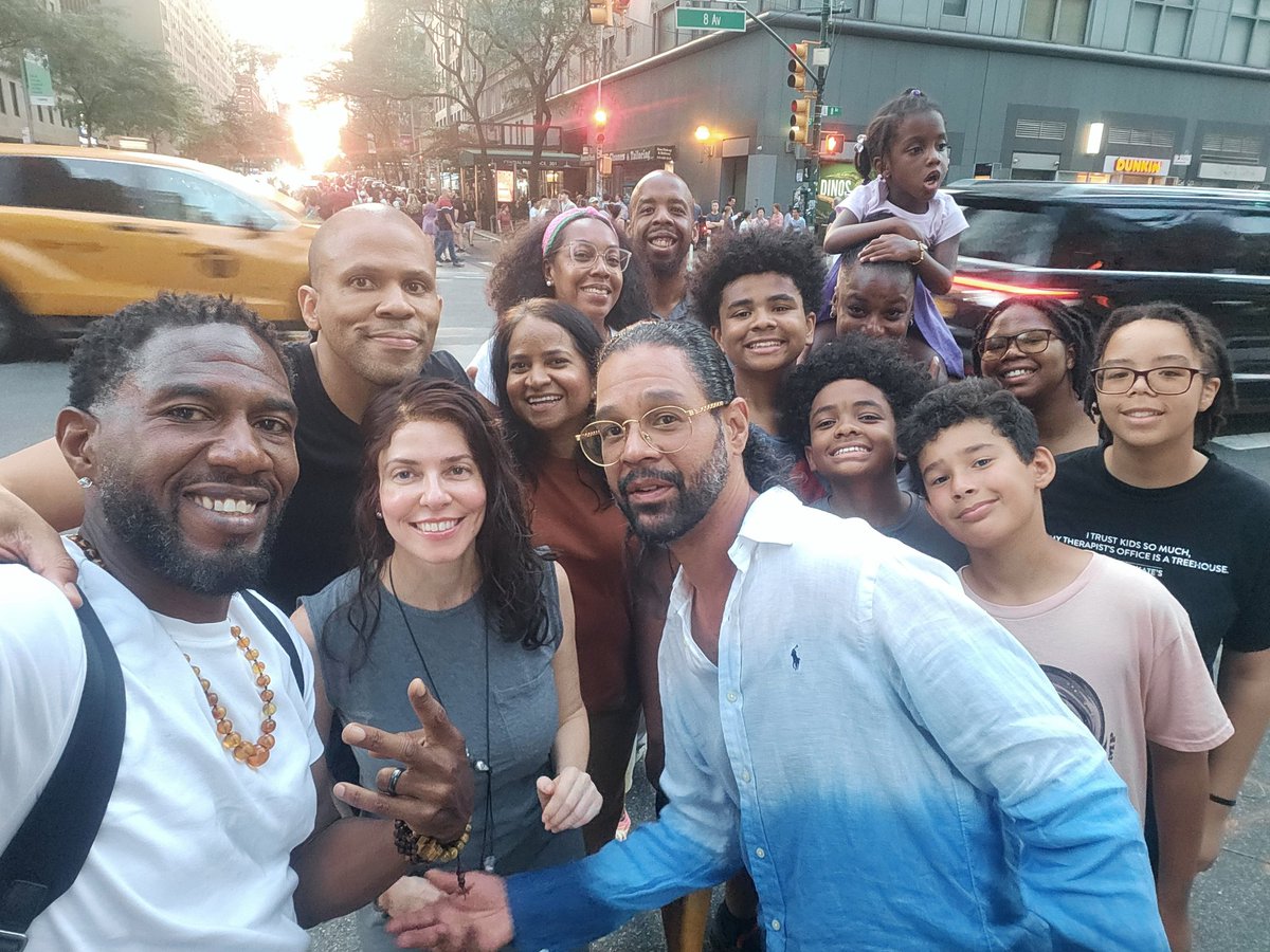 JumaaneWilliams's tweet image. I've been vowing to do some more touristy type stuff
Not sure if #Manhattanhenge fully counts but 49 years in NYC and finally took a look