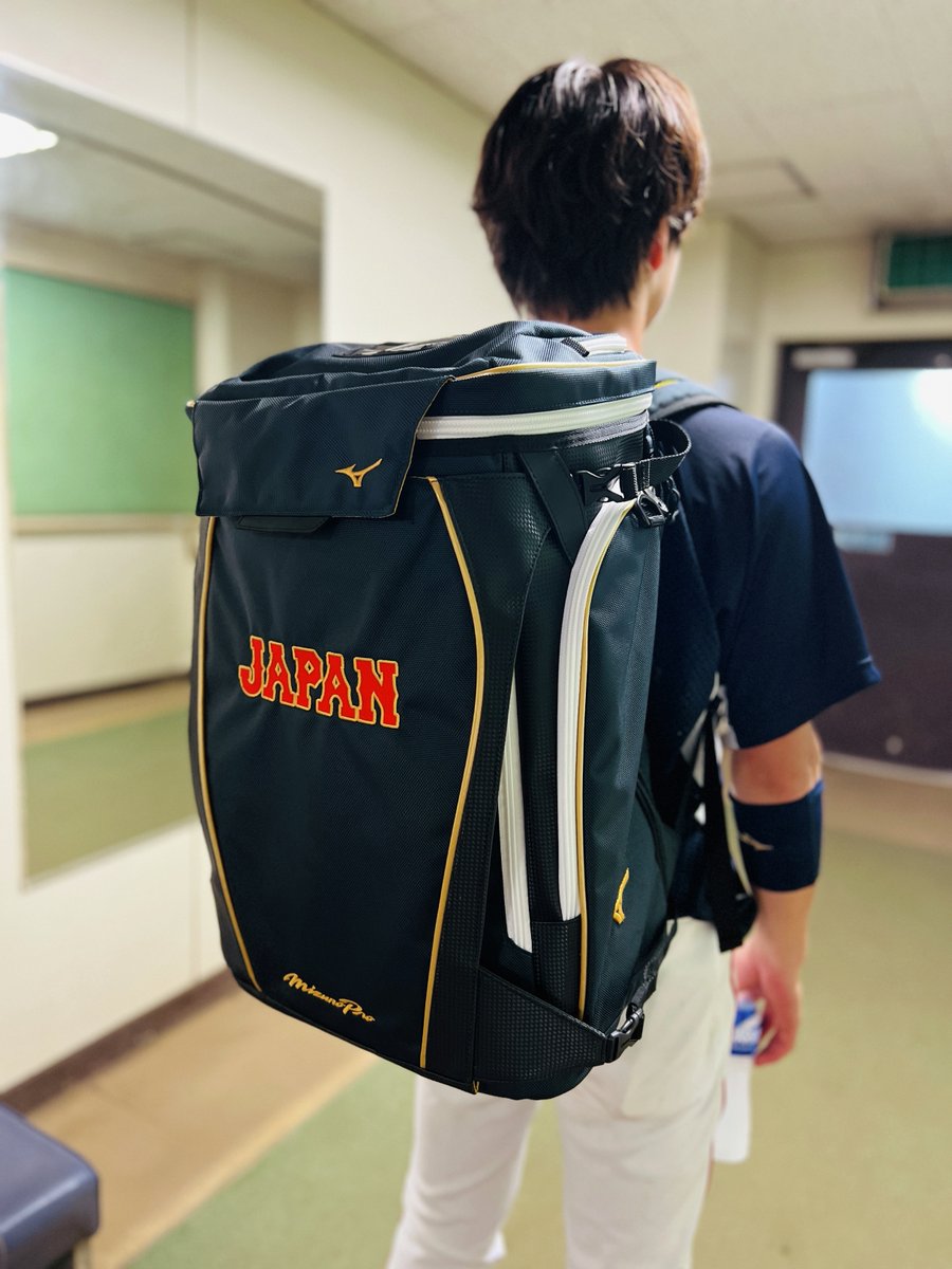 大学?? 侍ジャパン】移動用バッグはオールインワンバックパック 