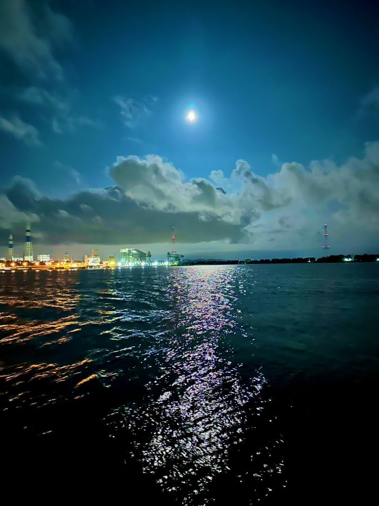 昨日の夜🎣

満月綺麗だったな