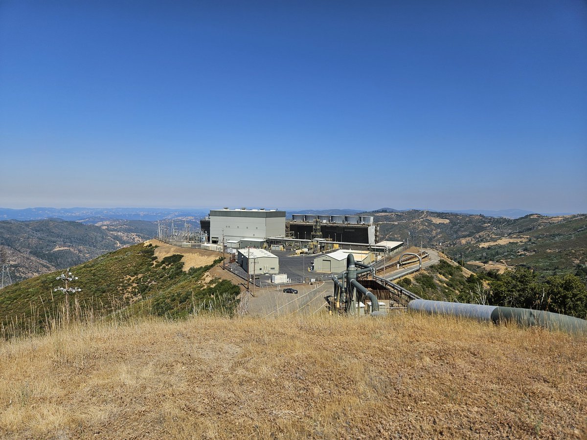 TKavulla's tweet image. Thank you @Calpine for this week's tour of the Geysers, the California geothermal power complex that incorporates numerous power plants (like the one pictured), a >100-mile pipeline network, and its own electric distribution system.