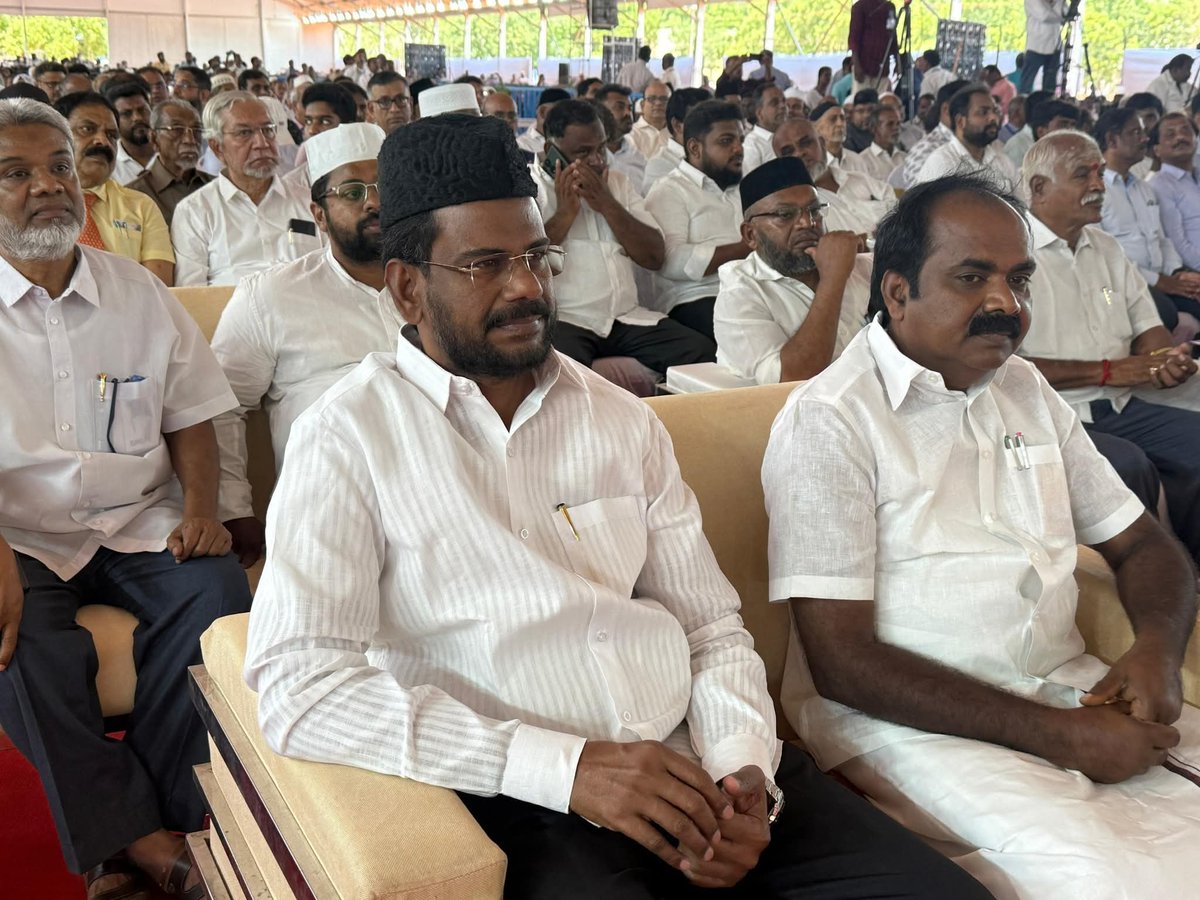 abdulsamadmmk's tweet image. திருச்சிராப்பள்ளி, ஜமால் முகமது கல்லூரி வளாகத்தில் நடைபெற்ற ஜமால் முகமது கல்லூரியின் பவளவிழா ஆண்டின் தொடக்க விழாவில், குளோபல் ஜமாலியன்ஸ் கட்டடத்தை மாண்புமிகு முதலமைச்சர் M. K. Stalin  திறந்து வைக்கும் நிகழ்வில் அமைச்சர் பெருமக்களுடன் கலந்து கொண்டேன்.
#mmkitwing #abdulsamadmla