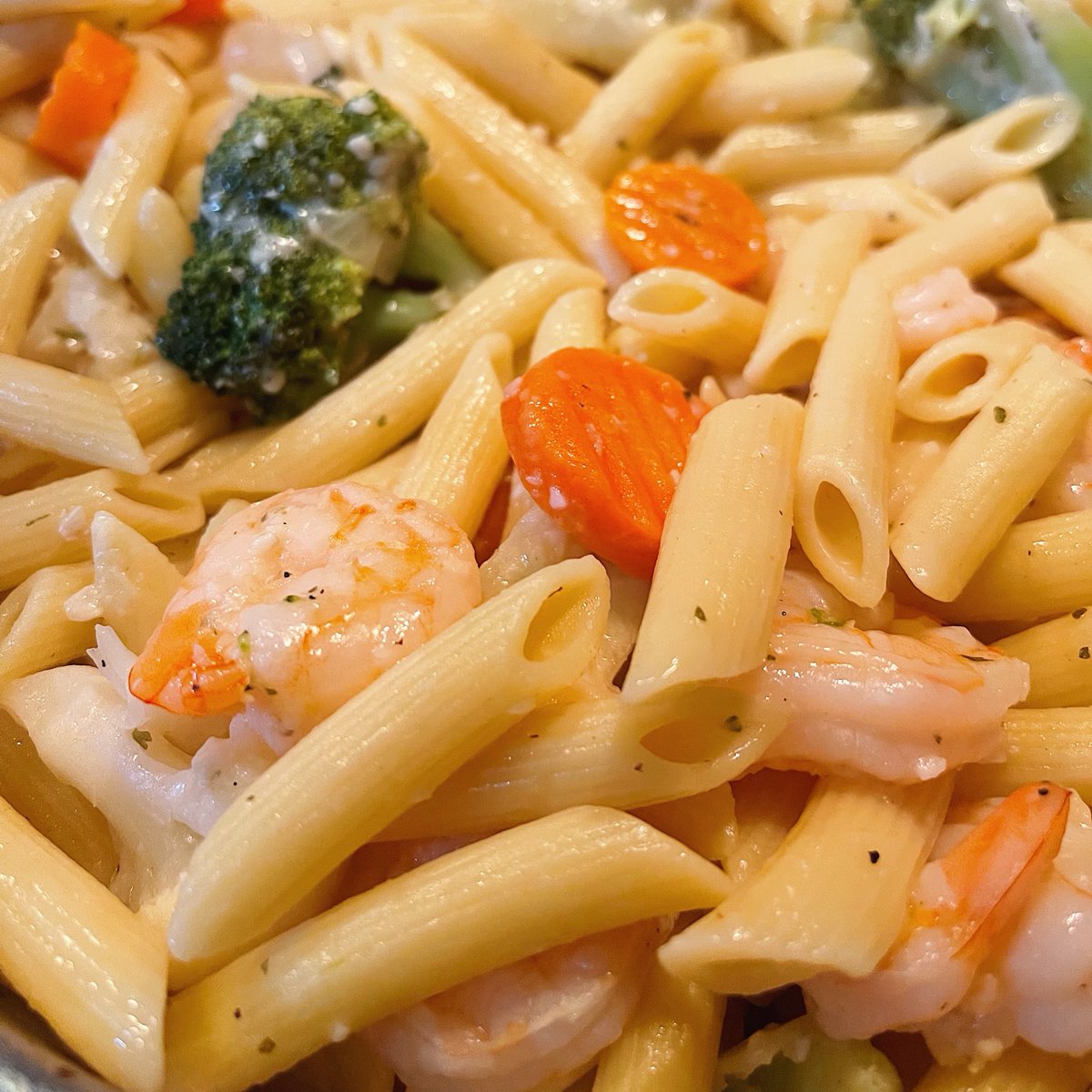 仕事の後はコストコに行って、素敵なカフェに行って、夕食にエビのパスタを作りました

仕事で疲れた一週間を終えて、週末を楽しむ時間です