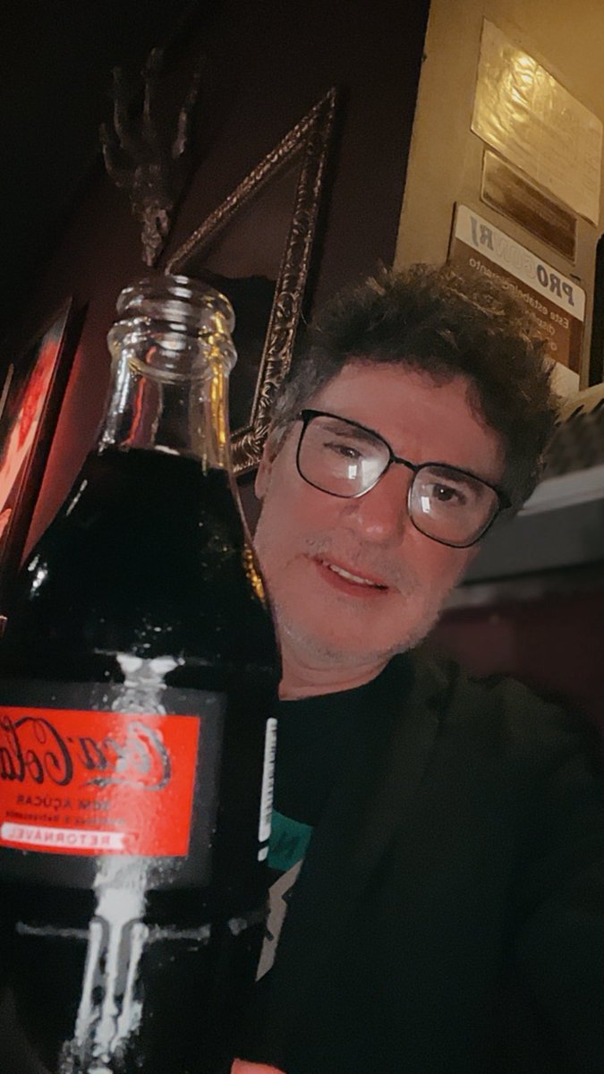 Não eh Publi, mas se a <a href="/CocaCola_Br/">Coca-Cola Brasil 🧊</a> quiser!! 🤣🤣🤣