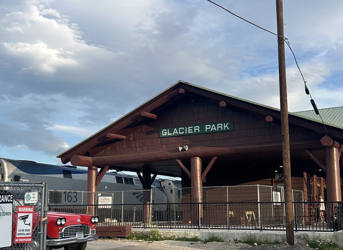 jessiesteckling's tweet photo. Take the train to the national parks! #RailsToTrails https://t.co/VmkJCd6ick