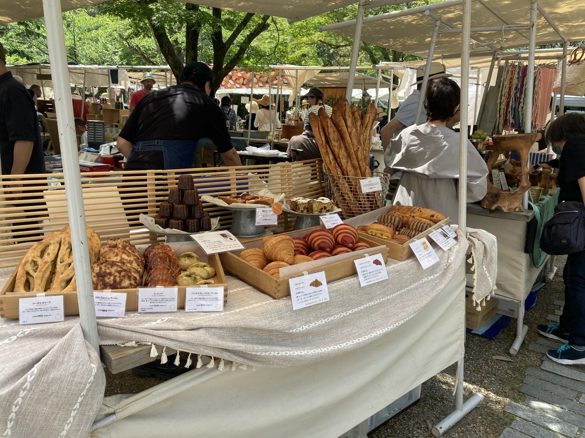 🗼明日はいよいよパリ祭🇫🇷
マルシェの出店者リストを更新しました👉bit.ly/46CDgis
クレープにガレット、ベーグル、ジェラート🍦、ソーセージ、タコス、珈琲☕、焼き菓子…美味しそうなお店がいっぱい！アクセサリー💍、テーブルウェア、シューズケア👞など、雑貨も充実！
お待ちしています😆