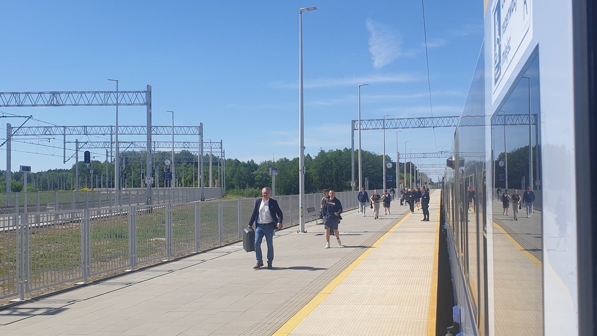 PiotrMalepszak's tweet image. Więcej 🚆🚆 @PKPIntercityPDP, krótszy czas przejazdu i rosnąca punktualność przynoszą bardzo dobre wyniki (⬆️ o 9,3%) I półrocza 25 do Ip/24. Relacje o najwyższym (%) wzroście liczby pasażerów:
Szczecin Poznań o 60%
Kraków Zakopane o 59%
Wawa Szczecin o 53%
Poznań Toruń o 47%