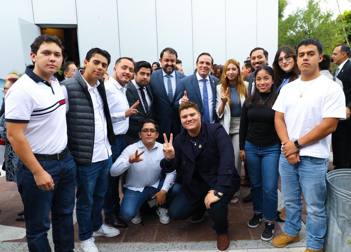 Jorge Jiménez Lona (@jorgelona1) on Twitter photo Ser abogada o abogado es más que saber leyes: es defender derechos, dar voz a quien la necesita y acercar la justicia a la vida diaria. Hoy, a nombre de la Gobernadora <a href="/LibiaDennise/">Libia Dennise</a>, reconocemos su labor que da esperanza, construye paz y mejora vidas. ¡Feliz Día de la Abogacía! Ser abogada o abogado es más que saber leyes: es defender derechos, dar voz a quien la necesita y acercar la justicia a la vida diaria. Hoy, a nombre de la Gobernadora <a href="/LibiaDennise/">Libia Dennise</a>, reconocemos su labor que da esperanza, construye paz y mejora vidas. ¡Feliz Día de la Abogacía!