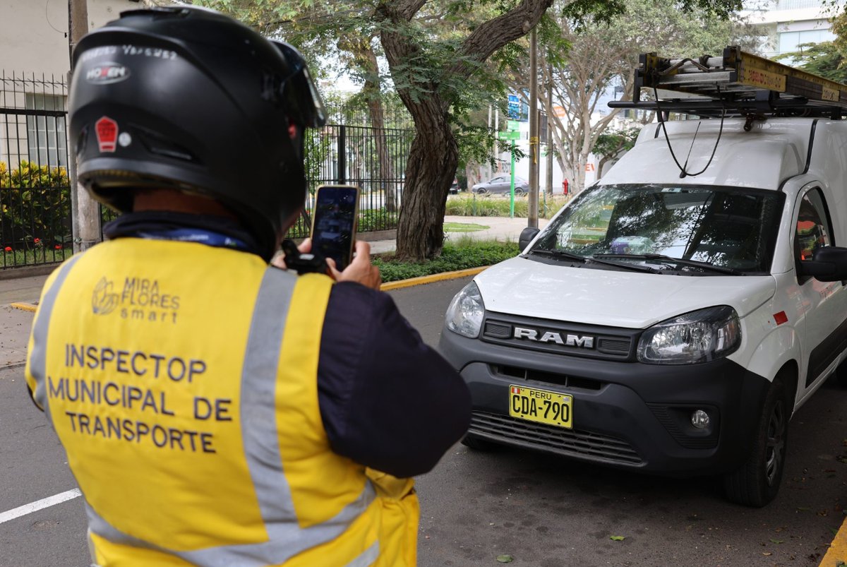 ¡Más de 12,500 papeletas de tránsito en Miraflores en solo 6 meses! 😮 ¿Cómo impacta esto la seguridad vial en el distrito?  Comparte tu opinión. #Miraflores #SeguridadVial #Tránsito