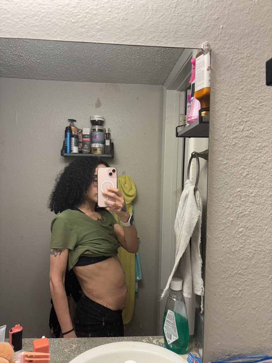 CoraWhatley's tweet photo. After a 7500 cal binge…my ribs are fighting for their life https://t.co/A4ZegnYFK8