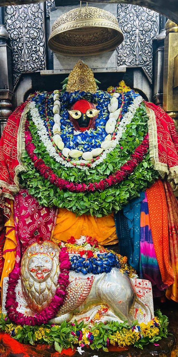 माँ विंध्यवासिनी के चरणों में कोटि कोटि प्रणाम। जय माता दी।