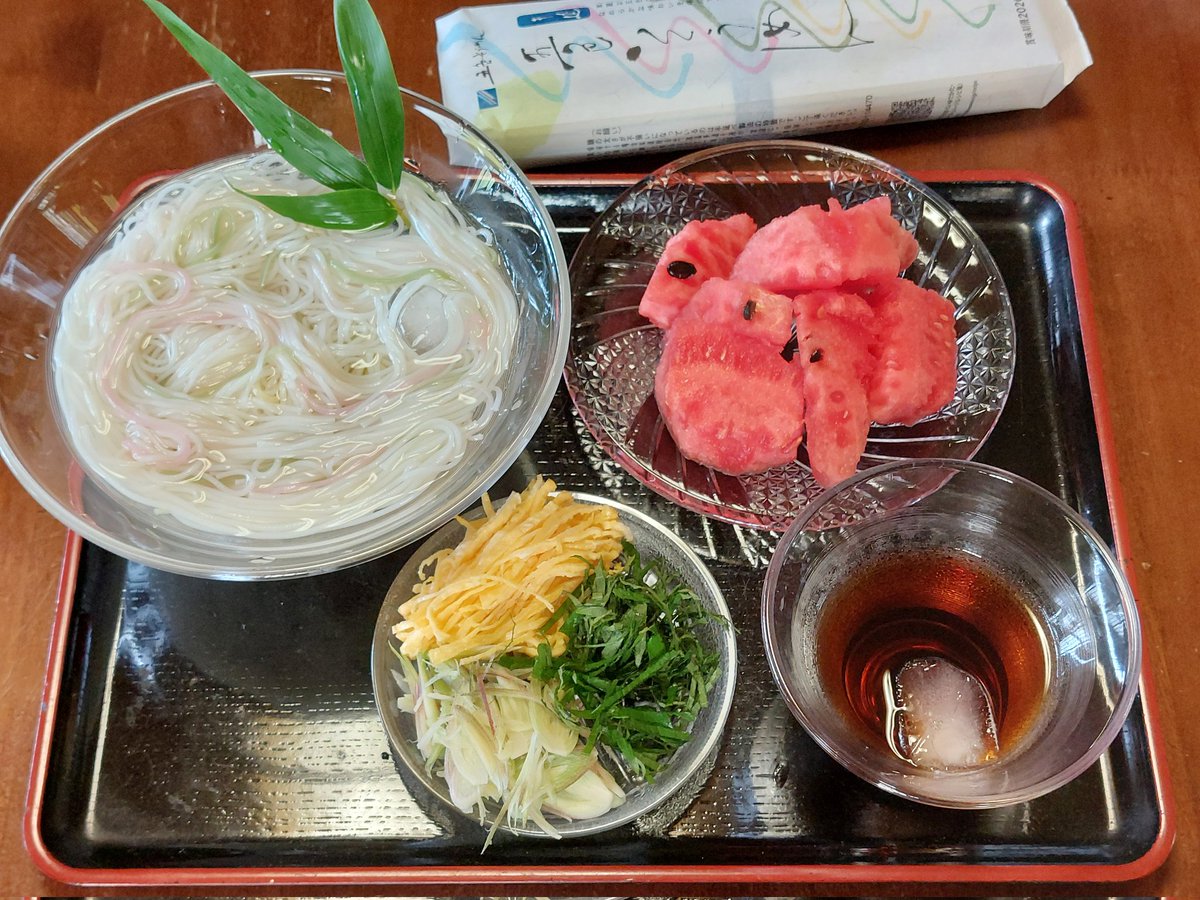 dHuHBSNDDW6QiBo's tweet image. 井坂さん♡じゅっぴちゃん
こんにちわ-🌞
バラの剪定してたけど
汗ダラダラで早々にきりあげ
今日のお昼はソーメンにしました
茗荷(みょうが)
愛情不足❔水不足❔
今年はちっこいのよ😅
#isakalive #半自給自足