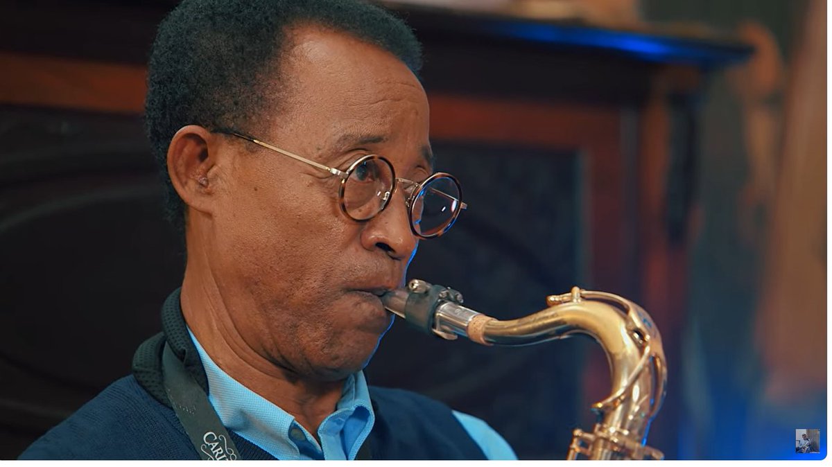 TirusewAsefa's tweet image. Throw back when…
Here is Girma, ግርማ ወልደሚካኤል, who is one my fav saxophonist from #Ethiopia.
Enjoy his mesmerizing sax.
#EthioJazz
በምስጢር ቅበሪኝ (ሙሉቀን መለሰ)
youtube.com/watch?v=zJ2ioP…