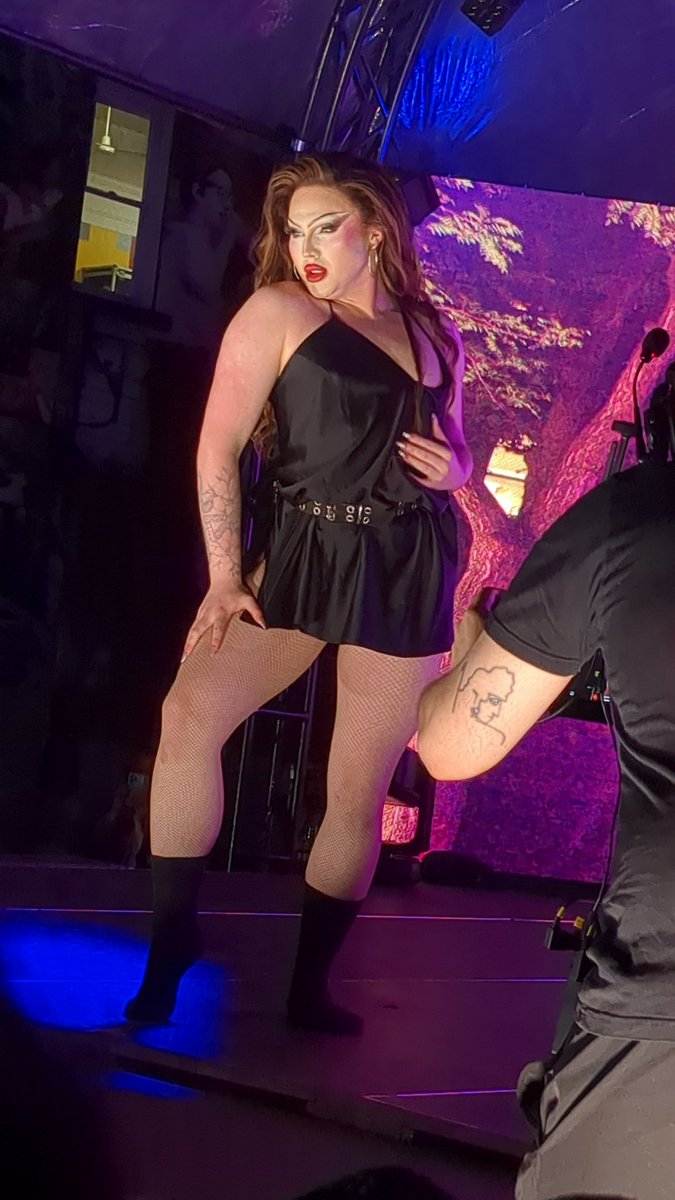 mama2Anna0503's tweet photo. Last post of Nearah's performance that took over my brain. Aside from the two clips I also got some really nice pictures while filming. @nearahnuff if there's a photo that doesn't show you in all your stunning beauty let me know and it'll be removed. https://t.co/dImsUG3AXj