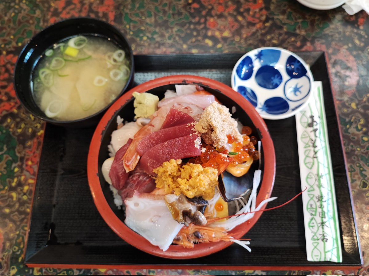 今日はぶらりと岩手県沿岸ドライブです。お昼は宮古市「蛇の目 本店」さんで「上ちらし」を頂きました。とても美味しかったです。酢飯なのも💮です。これから、浄土ヶ浜へ散歩に行きたいと思います。ご馳走様でした。😋😄🙏
