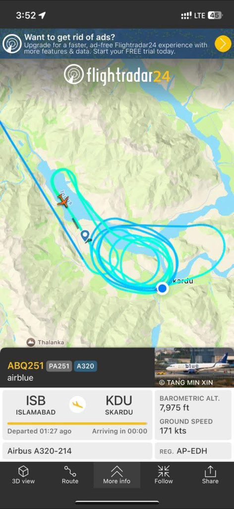 زیر نظر ریڈار کی تصویر سے صاف واضح ہے کہ آج ہماری ائیر بلیو کی پرواز کو سکردو لینڈ کرنے میں کس قدر دشواری کا سامنا کرنا پڑا۔

آج اسلام آباد سے سکردو کی فلائیٹ صبح آٹھ بج کر پینتالیس منٹ پر روانہ ہونا تھی مگر تاخیر کا شکار ہوئی تو روانگی کا وقت دوپہر 12:40 کر دیاگیا، مقررہ وقت پر