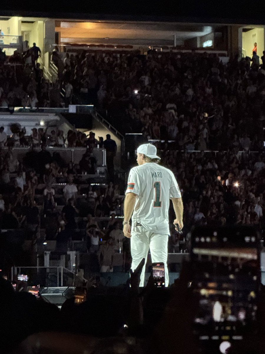 All about the U 
#MorganWallen #GoCanes