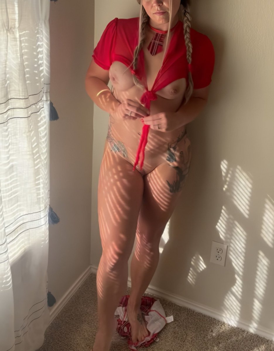 ✨💖 Naughty School Girl💖✨
Would you let me stay after class? 😏🤤