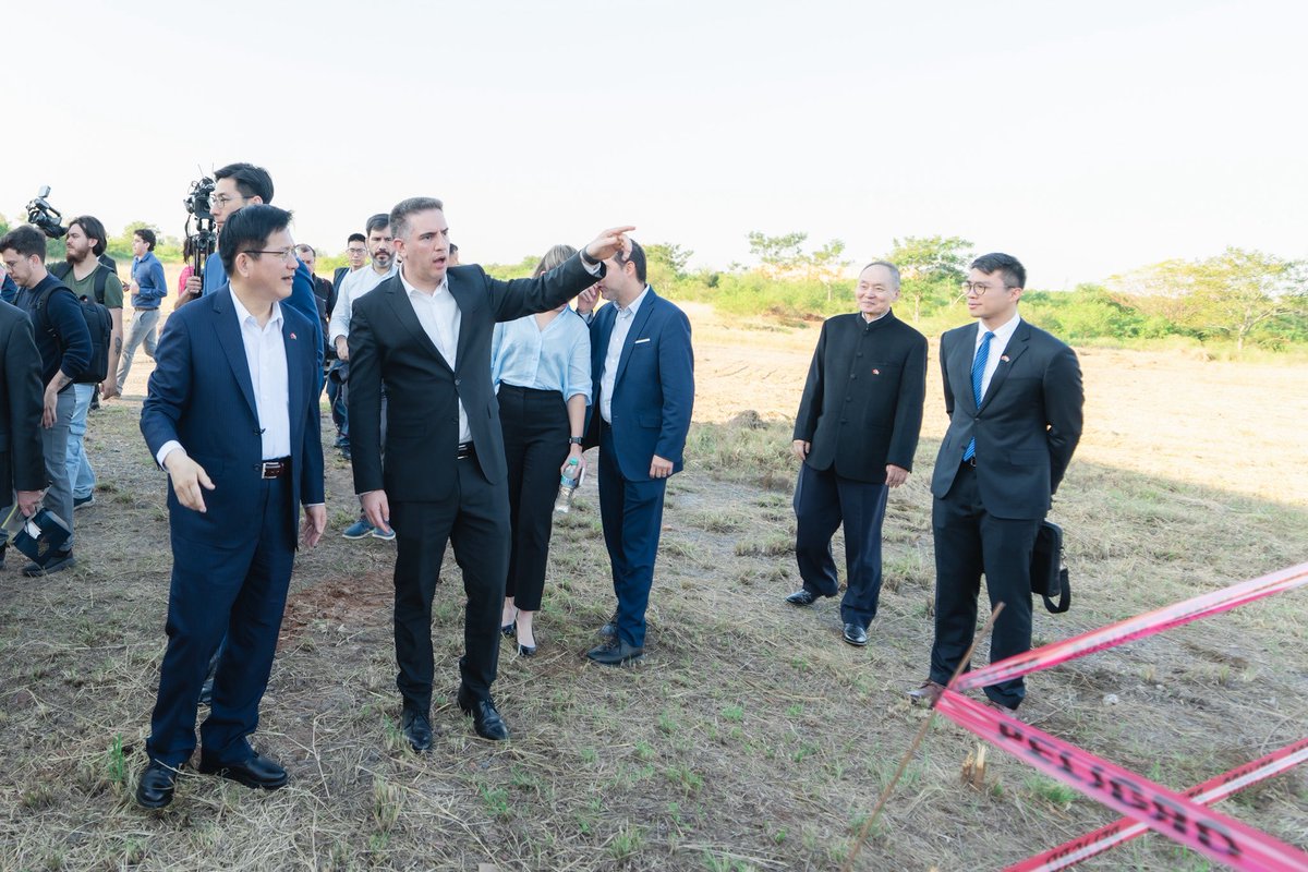 chia_lung's tweet image. Visited #UPTP with @gvillate. As #Paraguay’s first English-taught 4-year tech university, UPTP sits next to the #MITC tech park—showcasing #Taiwan’s ability to integrate education and industry and support our partners through real, lasting cooperation.