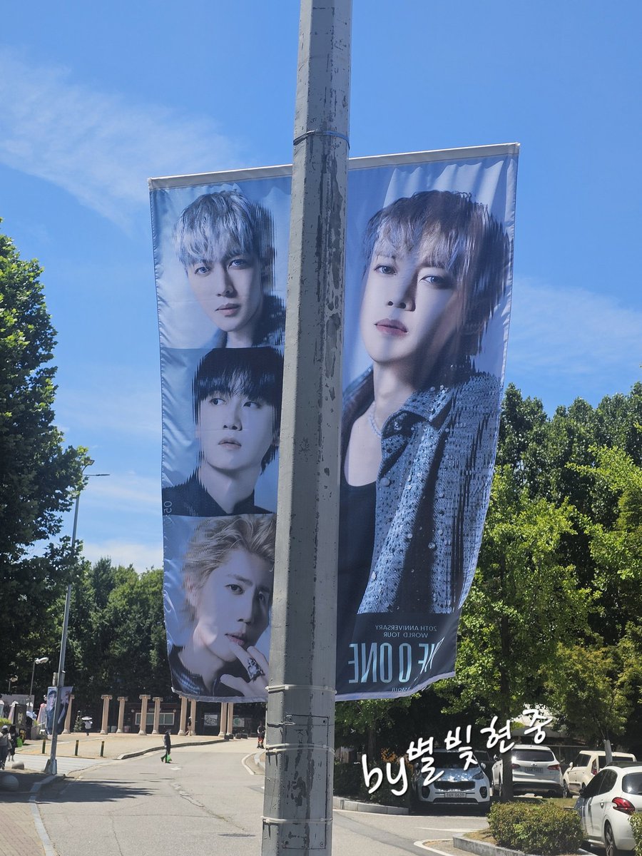 0606_star's tweet photo. 20주년 파이브오원 콘서트 올림픽홀 입성😍😍
말로 다 못 담을 벅참ㅜㅜㅜ

#김현중 #KIMHYUNJOONG #HEOYOUNGSAENG #KIMKYUJONG
#FIVE_O_ONE #FIVEOONE #파이브오원 #20주년 #월드투어 #서울 #콘서트 https://t.co/HTGCbXWDkX