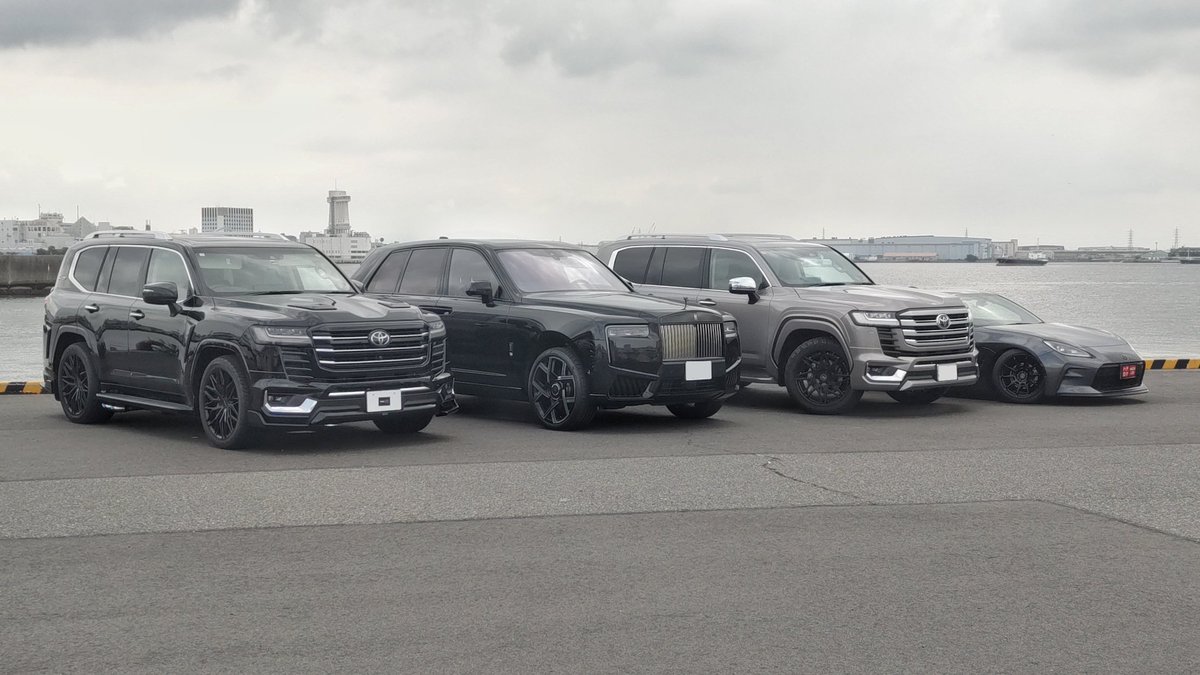 ランクル300改良後ご納車おめでとうございます🎉
アバンギャルドブロンズMにROJAM RT  FORGEDのブラックが格好良かったです！
そしてGR86の可愛らしいギャップがw