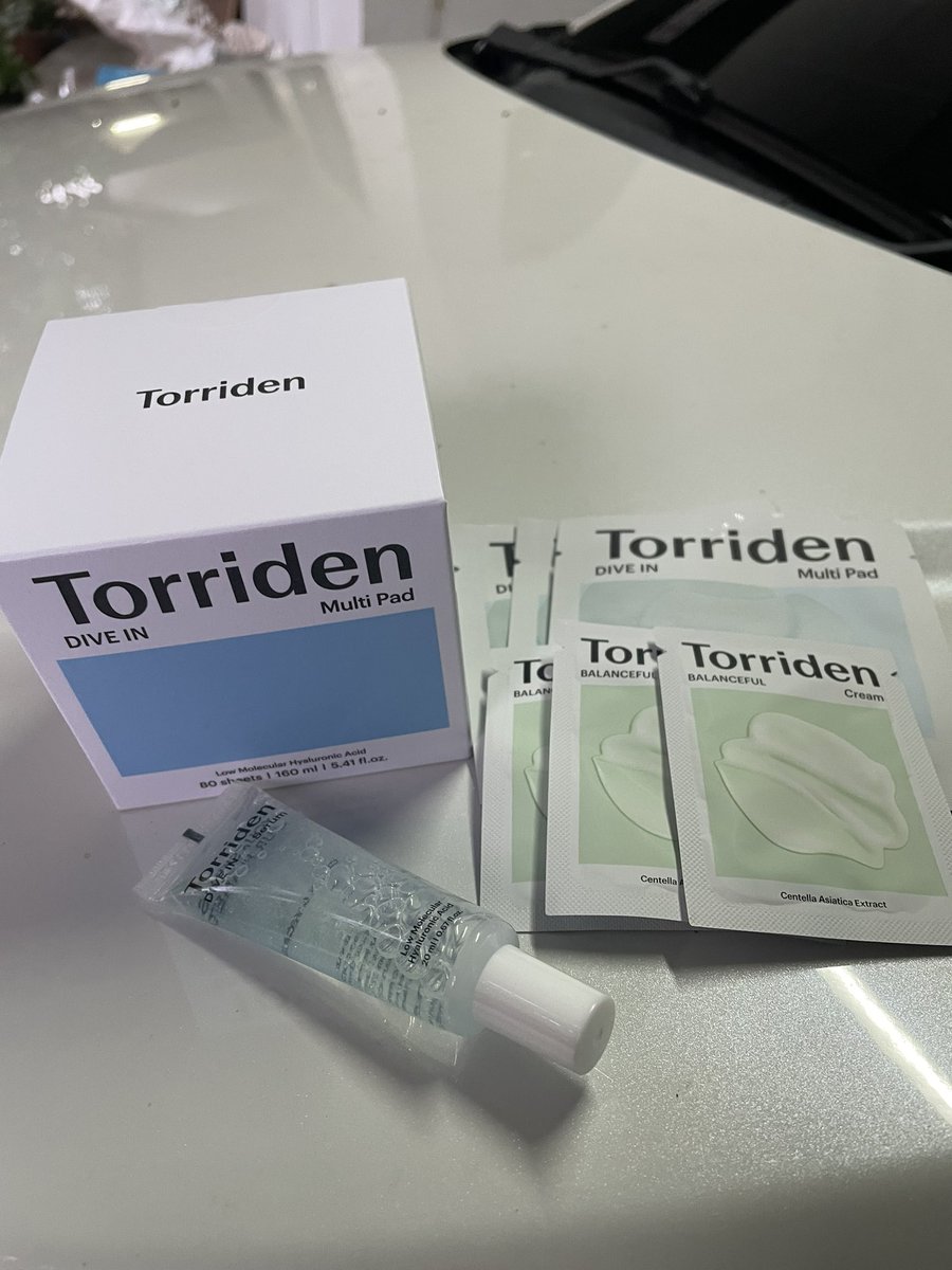 boxzhan_'s tweet photo. Torriden Toner Pad ตัวดังเกาหลี
สูตรที่เราใช้เป็นให้ความชุ่มชื้น กล่องสีฟ้า
สามารถแปะมาร์กไว้หลังอาบน้ำเสร็จ หรือก่อนแต่งหน้า เพื่อล็อกความชุ่มชื้นได้เลยค่ะ

พิกัด: https://t.co/bIi0UA9rWU https://t.co/8OBajoG1pn