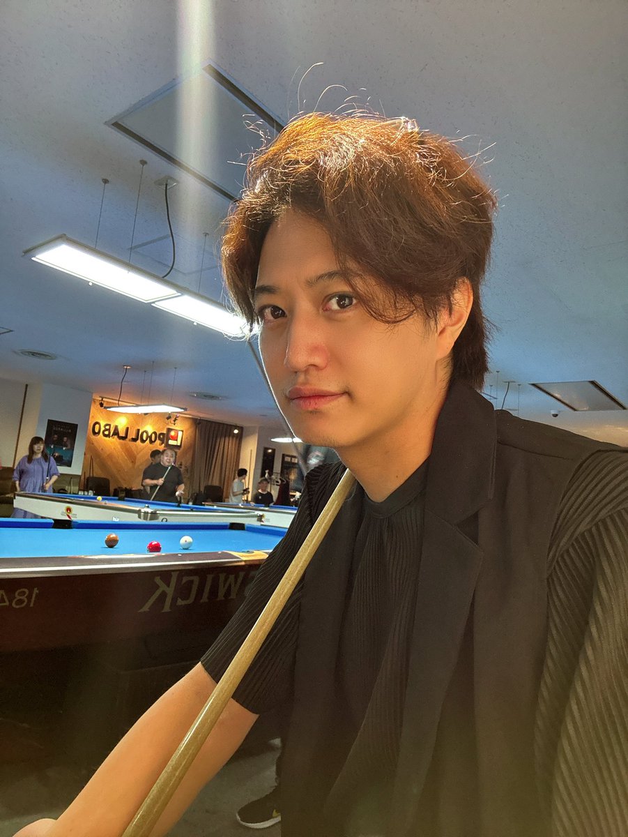 なんだここは。
なぜ僕はここにいる。
気づいたらビリヤードのペアマッチの大会に出てるぞ。

ビリヤードは触ったことあるくらいで、それも10年前だぞ。
いや、この間中国いる時に少しだけ触ったか？

とりあえず

なぜ大会に出てるのか、不思議でならない。

んー、一回戦なう。